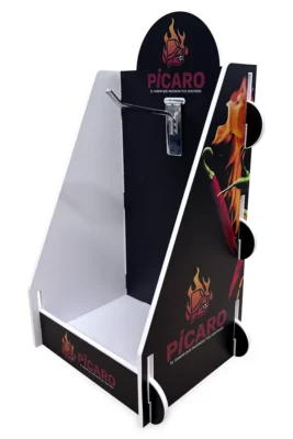 Exhibidor de productos, fabricado en plástico para uso sobre mesón, armable.