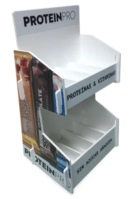 Exhibidor de productos, fabricado en plástico para uso sobre mesón, armable.